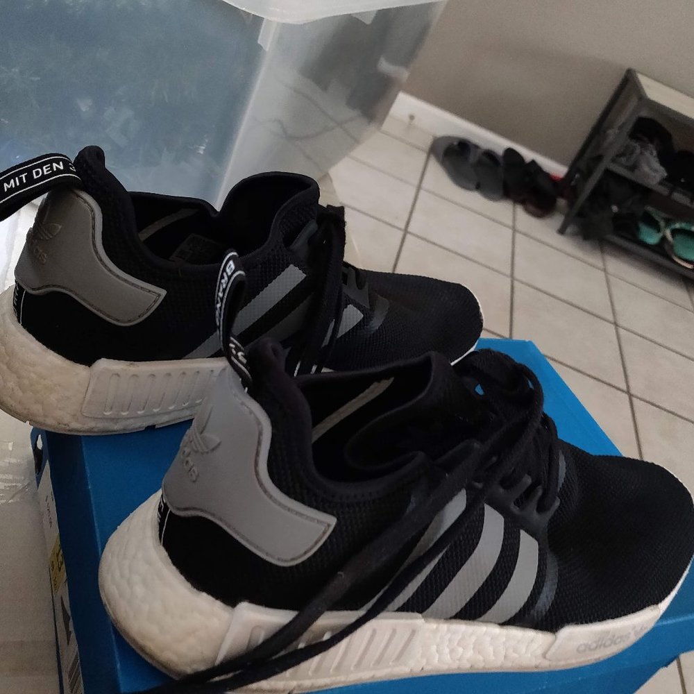 sz 13 black nmds